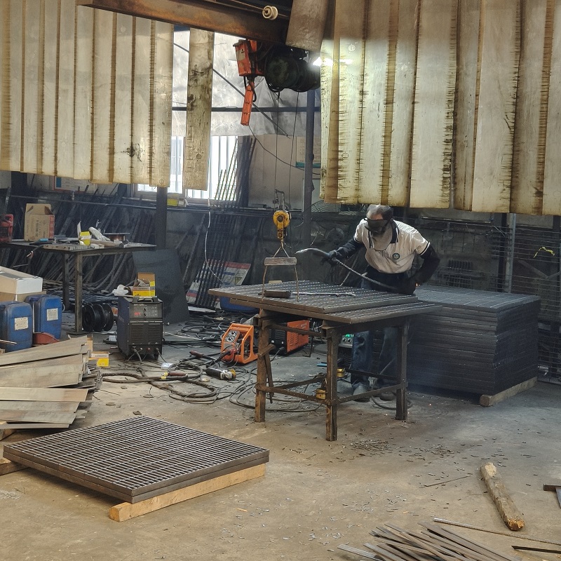 鋼格板鋼格柵板行業(yè)制造工藝和在產業(yè)鏈中的作用