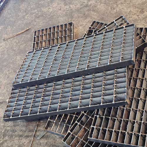 鋼梯樓梯踏步板鋼格板的獨特設(shè)計和應(yīng)用