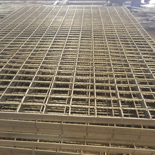 平臺(tái)鋼格板鋼格柵的防滑設(shè)計(jì)提升項(xiàng)目的安全性