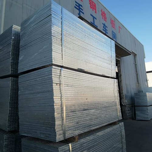 鍍鋅平臺(tái)鋼格柵鋼格板有哪些優(yōu)勢