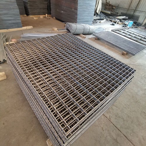 公園用平臺(tái)鋼格柵鋼格板注意事項(xiàng)