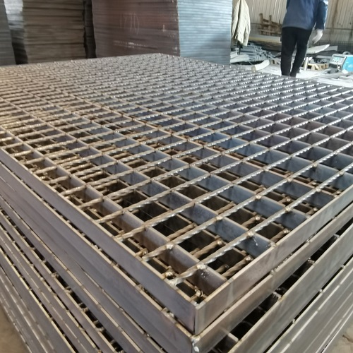 公園用平臺(tái)鋼格柵鋼格板注意事項(xiàng)