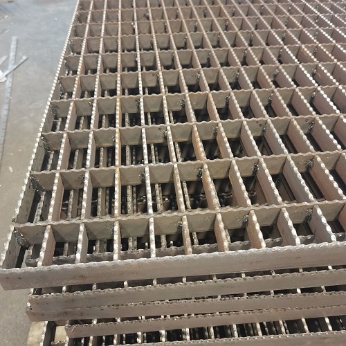 齒形平臺(tái)鋼格柵鋼格板的特性、應(yīng)用和可靠性