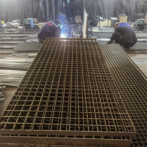 平臺(tái)鋼格柵焊接技巧與注意事項(xiàng)詳解