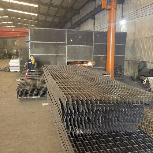 項目平臺鋼格柵板防腐與防滑措施解析