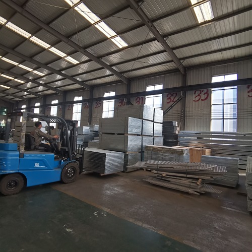 為什么大項(xiàng)目都選G325/30/100鋼格板？?jī)?yōu)勢(shì)全在這