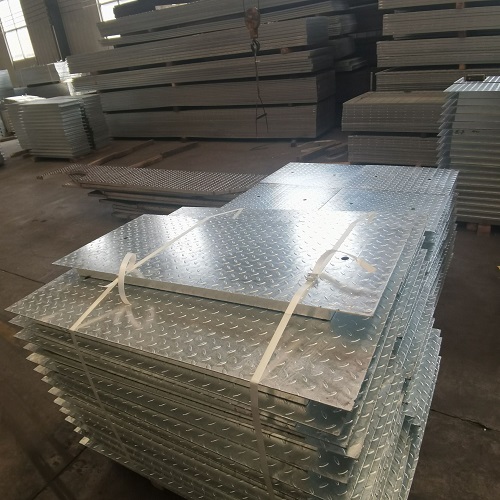 橋梁檢修通道鋼格板：如何兼顧輕量化與高強度？