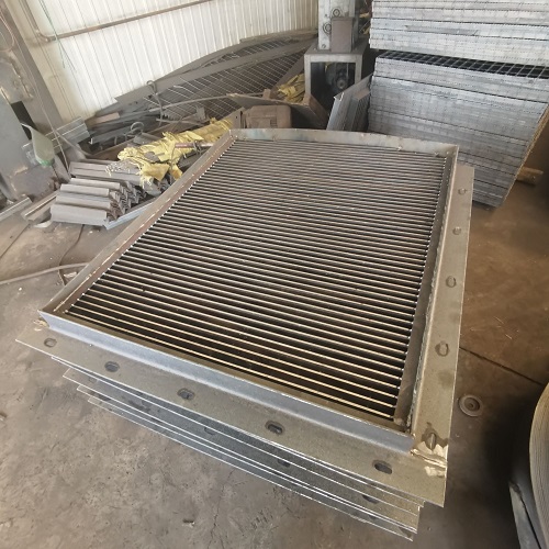 光伏電站鋼格板支架方案：耐候性+易維護！