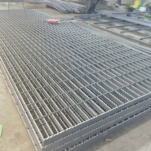 鋼格柵定制選購指南：從需求溝通到驗收全攻略