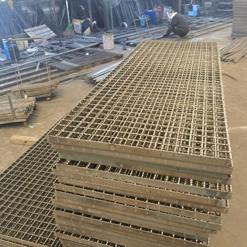 鋼格柵≠普通鋼板！它的獨(dú)特優(yōu)勢全在這里