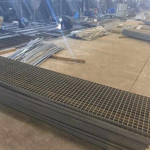 鋼格板排水不暢怎么改進(jìn)？試試這樣做