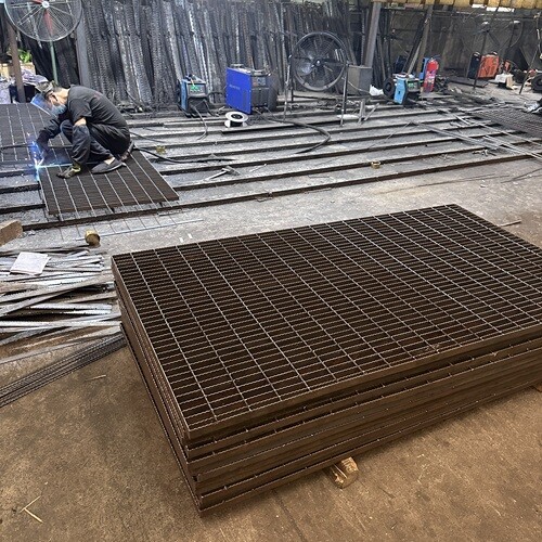 別再被忽悠了，鋼格柵板選錯(cuò)損失遠(yuǎn)比你想象的大