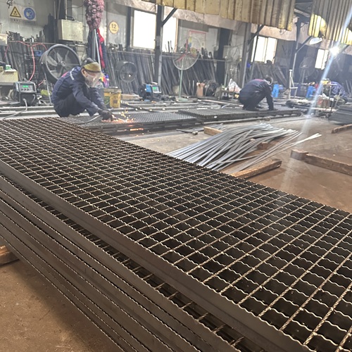 買鋼格柵板別被低價(jià)迷惑了雙眼