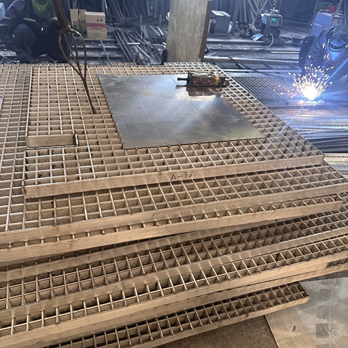 鋼格柵板和傳統(tǒng)鋪地材料誰(shuí)更勝一籌