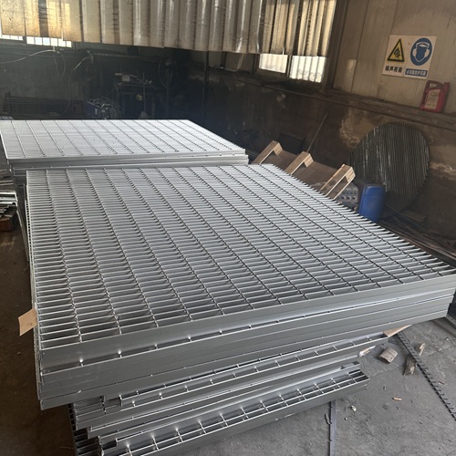 鋼格柵板生銹怎么辦？教你幾招輕松應(yīng)對(duì)